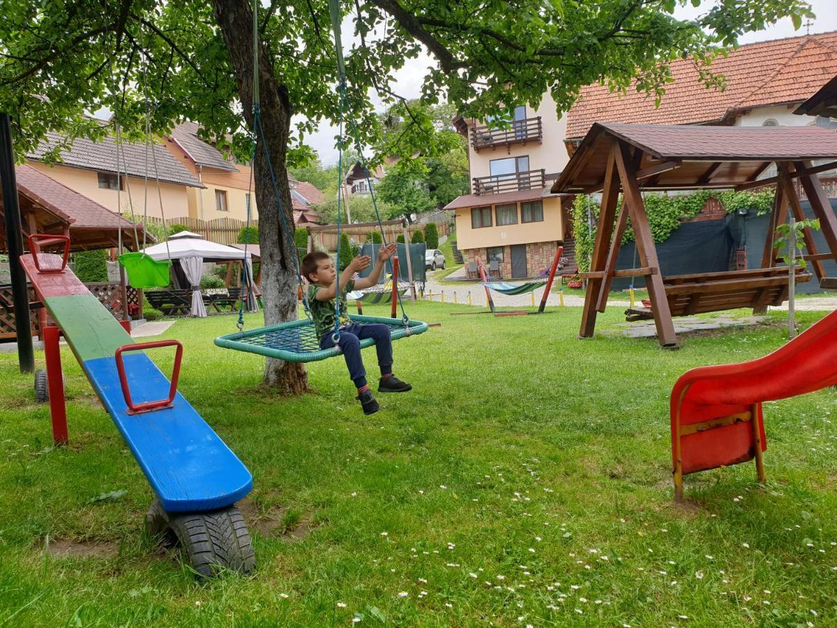 Vila Sarah Bran Bran  Bagian luar foto