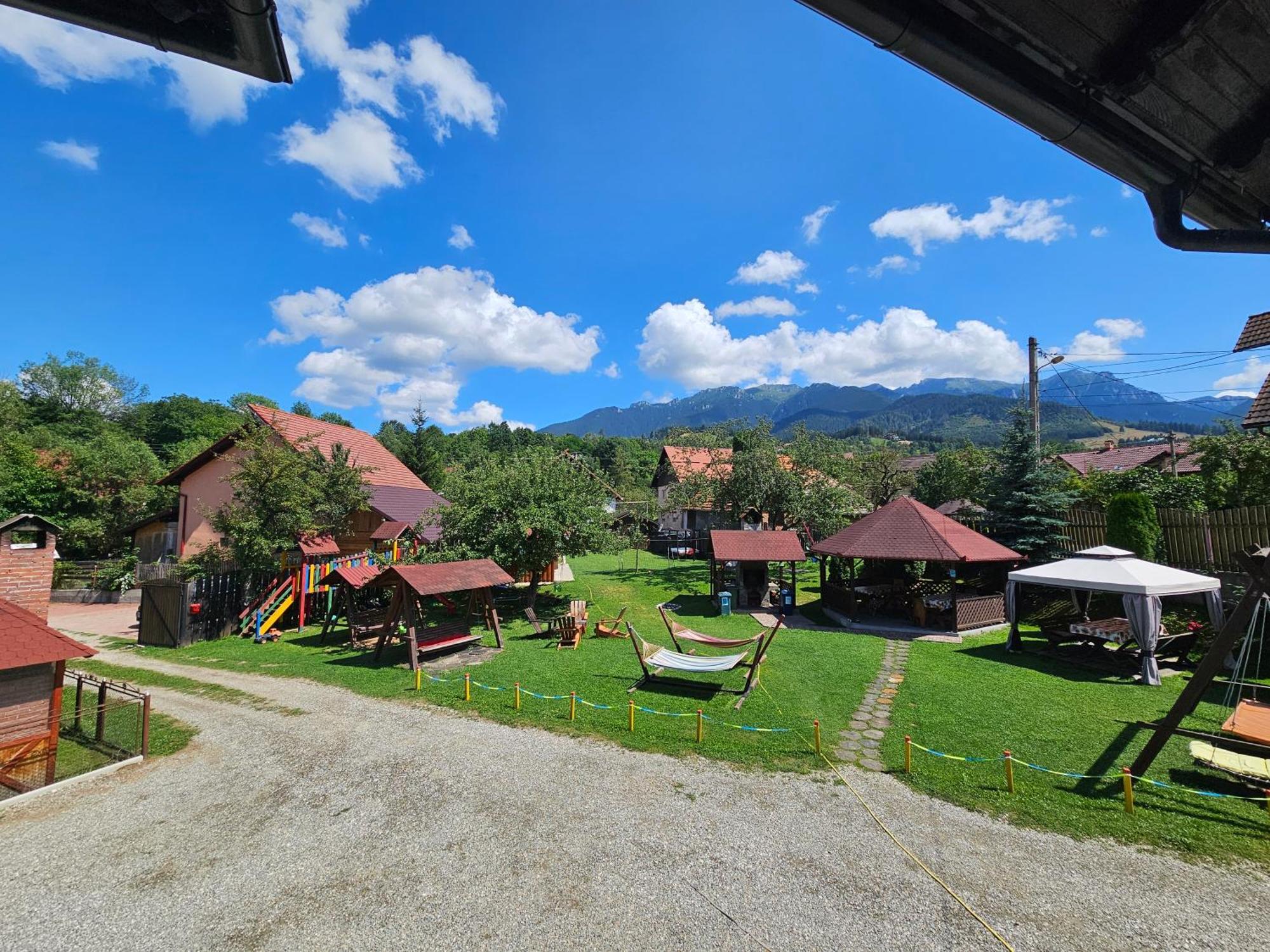 Vila Sarah Bran Bran  Bagian luar foto